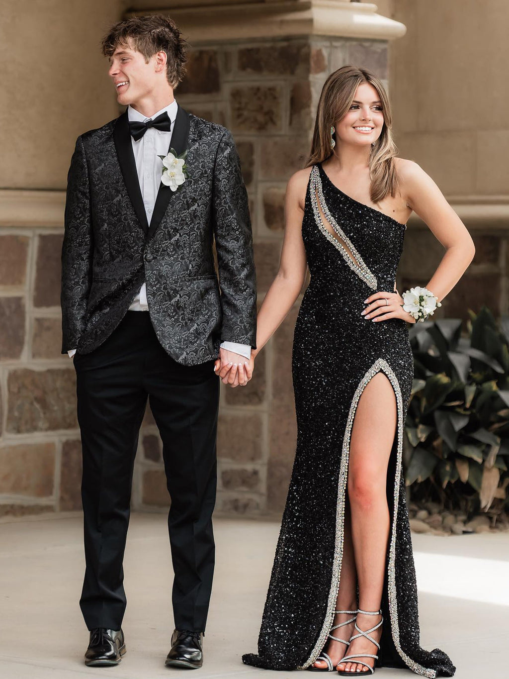 Tove | Orangefarbenes Meerjungfrau-Ballkleid mit einer Schulter und Schlitz