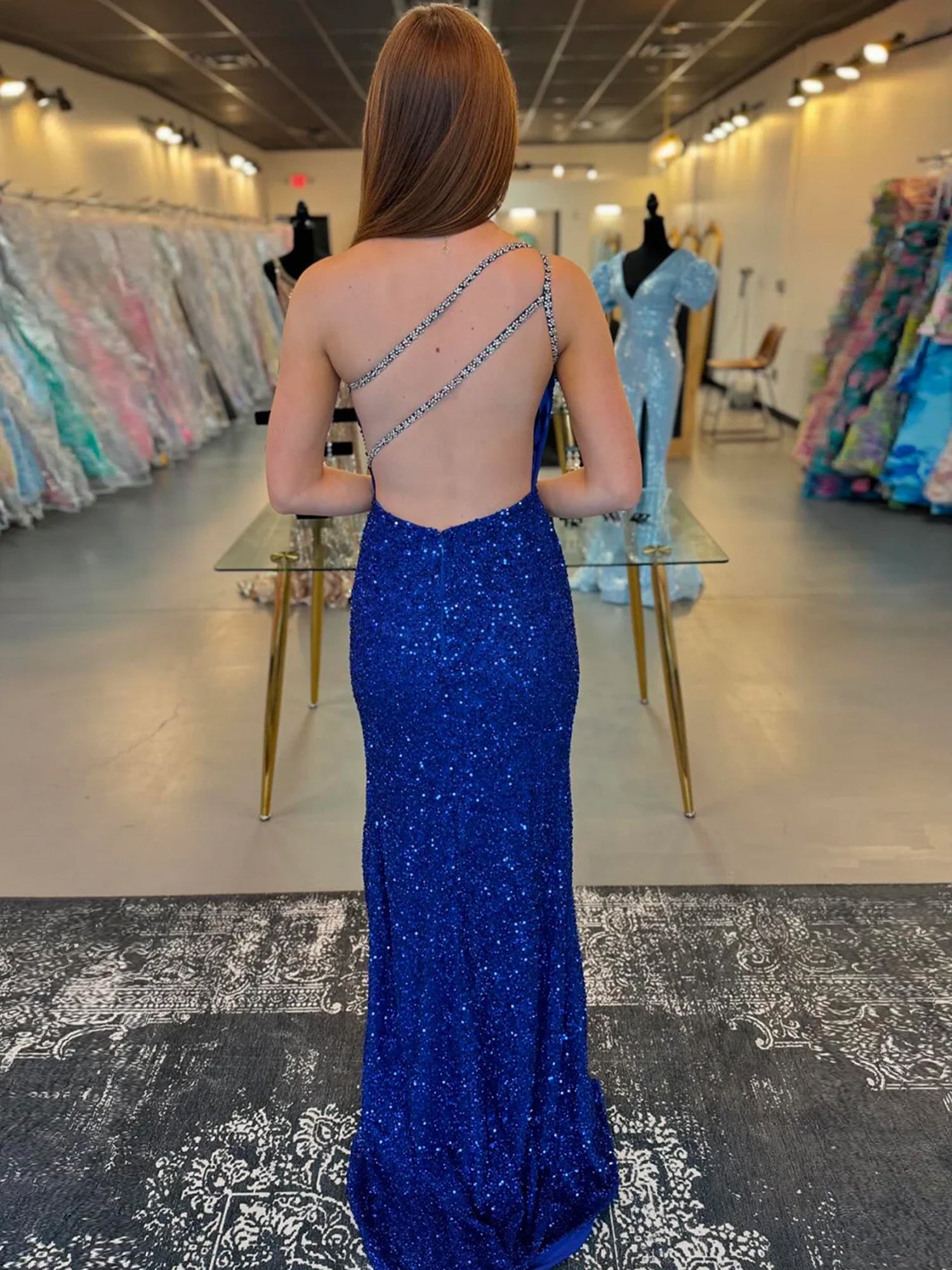 Tove | Orangefarbenes Meerjungfrau-Ballkleid mit einer Schulter und Schlitz