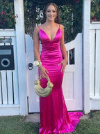 Toyah | Vestido de fiesta largo de satén fucsia con escote en V y corte sirena