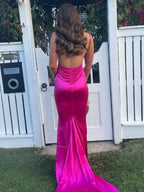 Toyah | Vestido de fiesta largo de satén fucsia con escote en V y corte sirena
