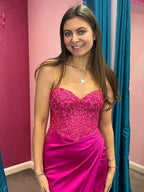 Trudy | Vestido de fiesta de sirena fruncido con encaje y satén fucsia
