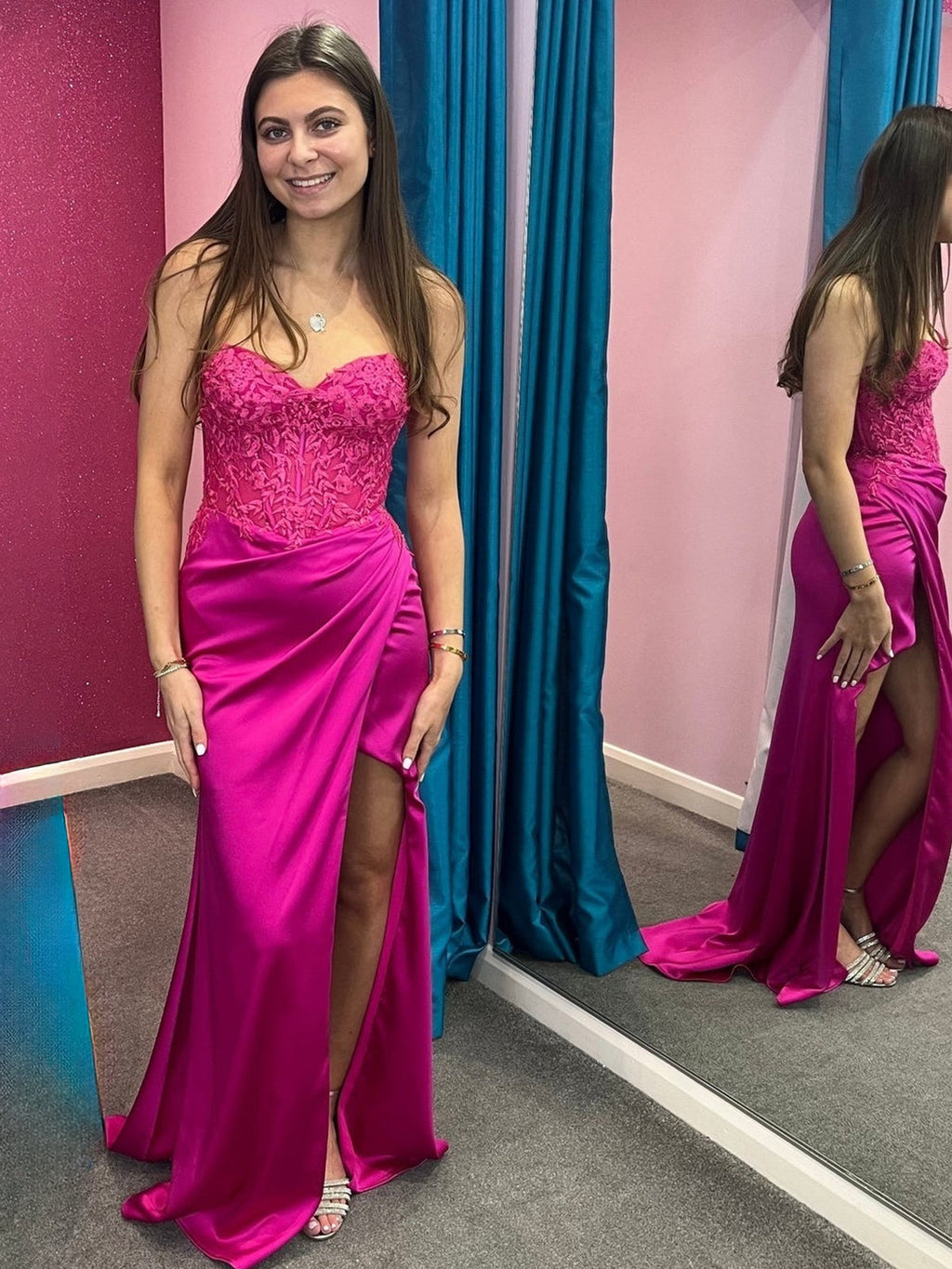 Trudy | Vestido de fiesta de sirena fruncido con encaje y satén fucsia