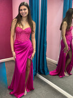 Trudy | Vestido de fiesta de sirena fruncido con encaje y satén fucsia