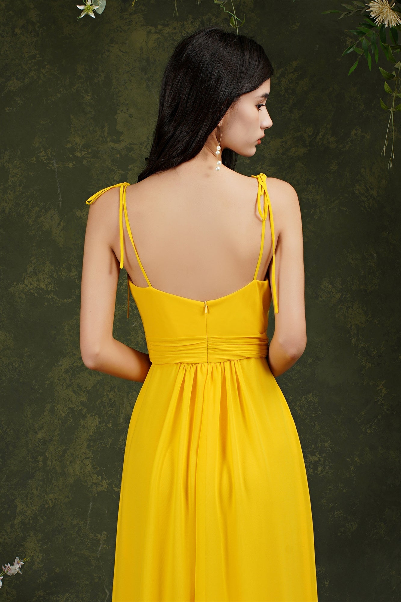 Vestido de fiesta Aline con tirantes finos de tul y abertura delantera