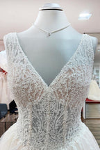 Vestido de novia único color marfil largo princesa con escote en V de tul y encaje