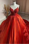 Vestido de novia único de satén con encaje, apliques, espalda descubierta y corte princesa largo
