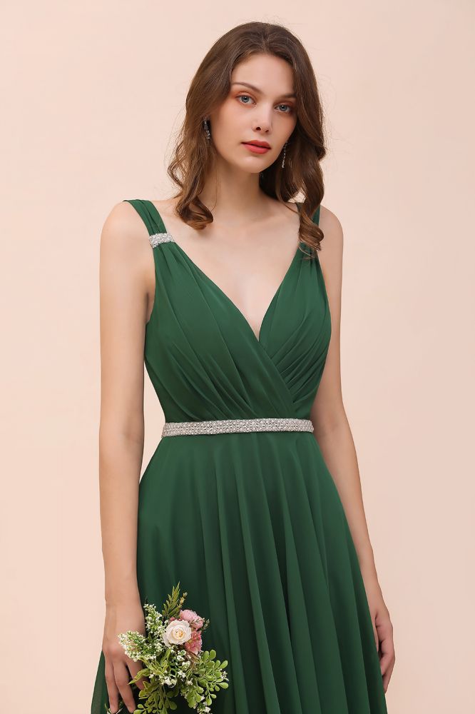 Vestido de dama de honor verde oscuro con escote en V y corte A, cinturón de diamantes de imitación