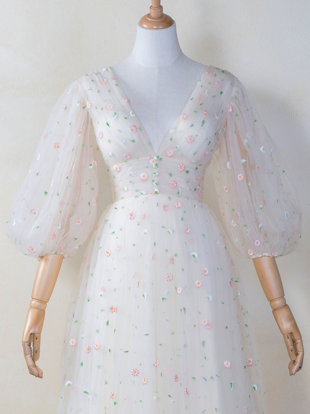 Vestido largo con puños con volantes y diseño de nubes estrelladas en V profundo