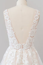 Vestido de novia largo hasta el suelo de tul con apliques y escote en V