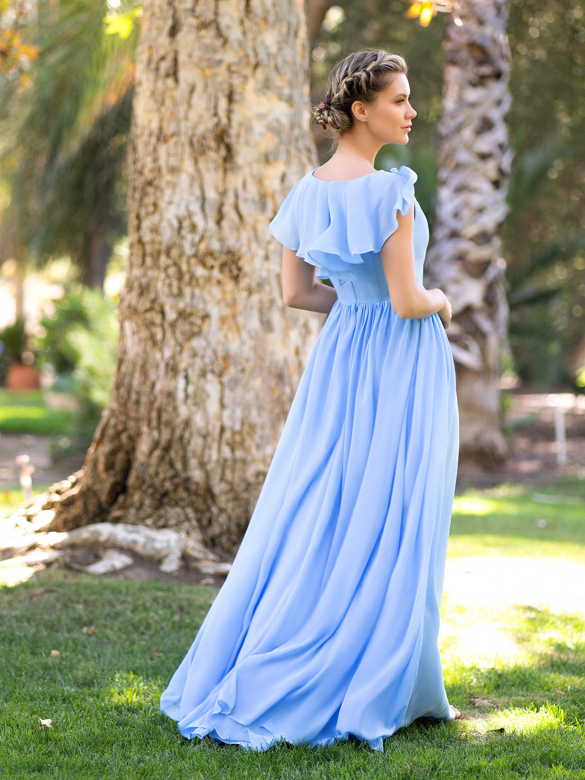 Vestido de gasa con escote en V y parte superior asimétrica hasta el suelo