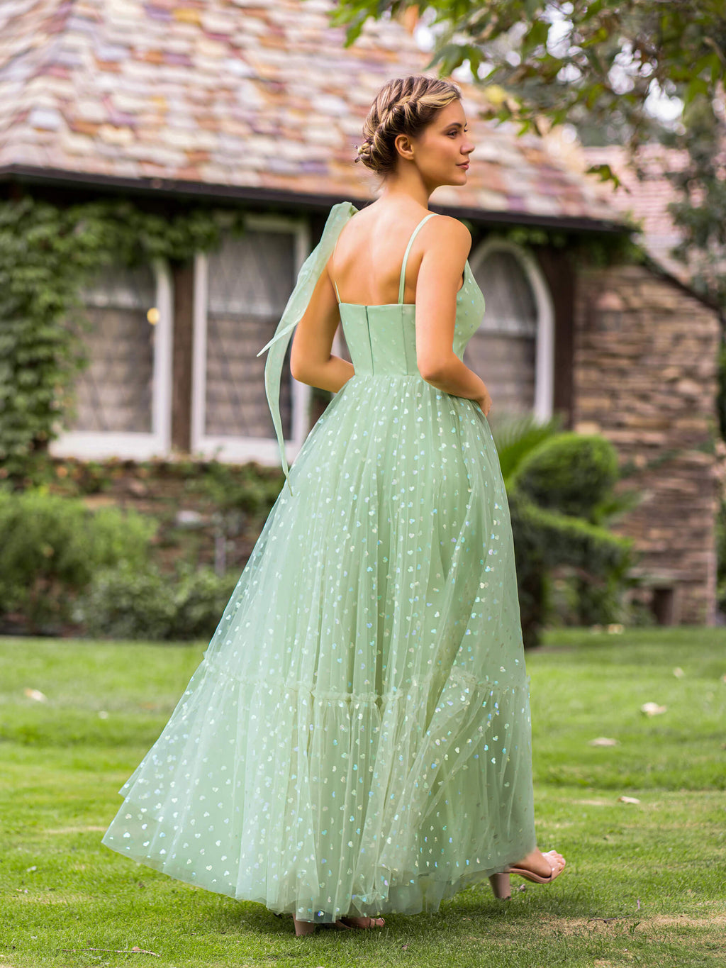 Vestido de fiesta de tul con escote en V y lunares hasta el suelo