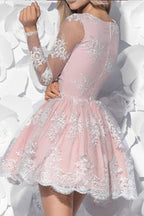 Kurzes rosa Tüll-Heimkehrkleid mit V-Ausschnitt, langen Ärmeln und Applikationen PG160