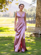 Bodenlanges, rosa Satin-Ballkleid mit V-Ausschnitt