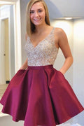 Vestido corto de fiesta con escote en V y cuentas para cóctel PD331