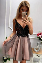 Kurzes Homecoming-Kleid mit V-Ausschnitt und Perlenbesatz, kurzes Abendkleid, PD395