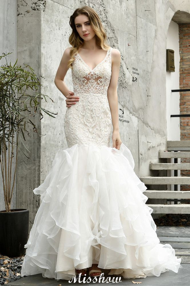 V-Ausschnitt Ärmelloses Meerjungfrau-Brautkleid mit Blumenspitze Garten Puffy Tüll Schlankes Hochzeitskleid