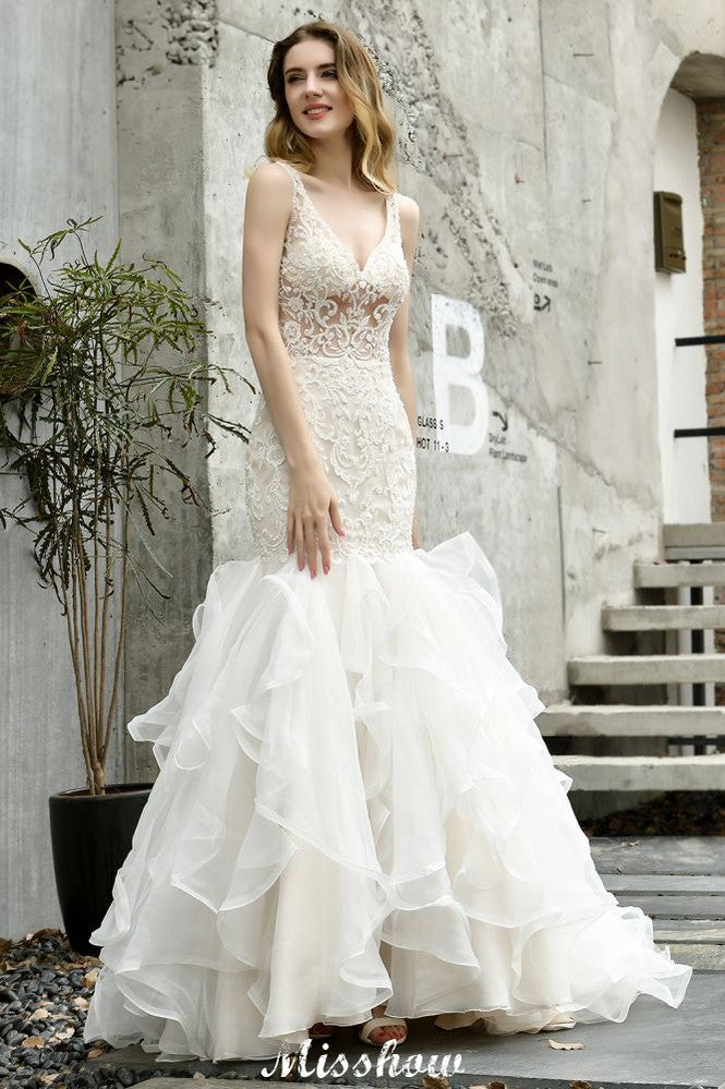 V-Ausschnitt Ärmelloses Meerjungfrau-Brautkleid mit Blumenspitze Garten Puffy Tüll Schlankes Hochzeitskleid
