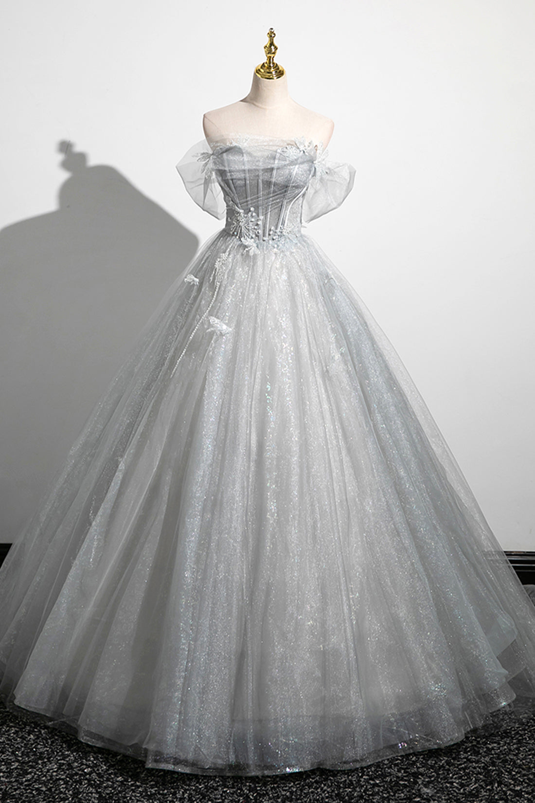 Tiana | Graues A-Linien-Ballkleid aus schulterfreiem Tüll, schönes bodenlanges Partykleid im Korsettstil
