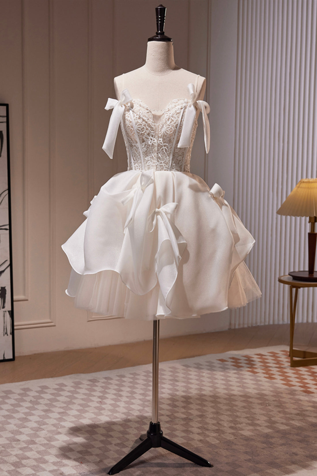 Dani | Weißes kurzes Partykleid aus Spitze mit Spaghettiträgern