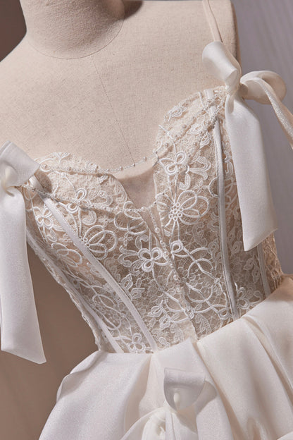 Dani | Weißes kurzes Partykleid aus Spitze mit Spaghettiträgern
