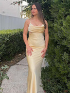 Veilurae | Vestido formal largo de satén con escote sirena y tirantes finos color champán