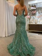 Vestido de fiesta de sirena con lentejuelas y tirantes finos verdes de Veilure |