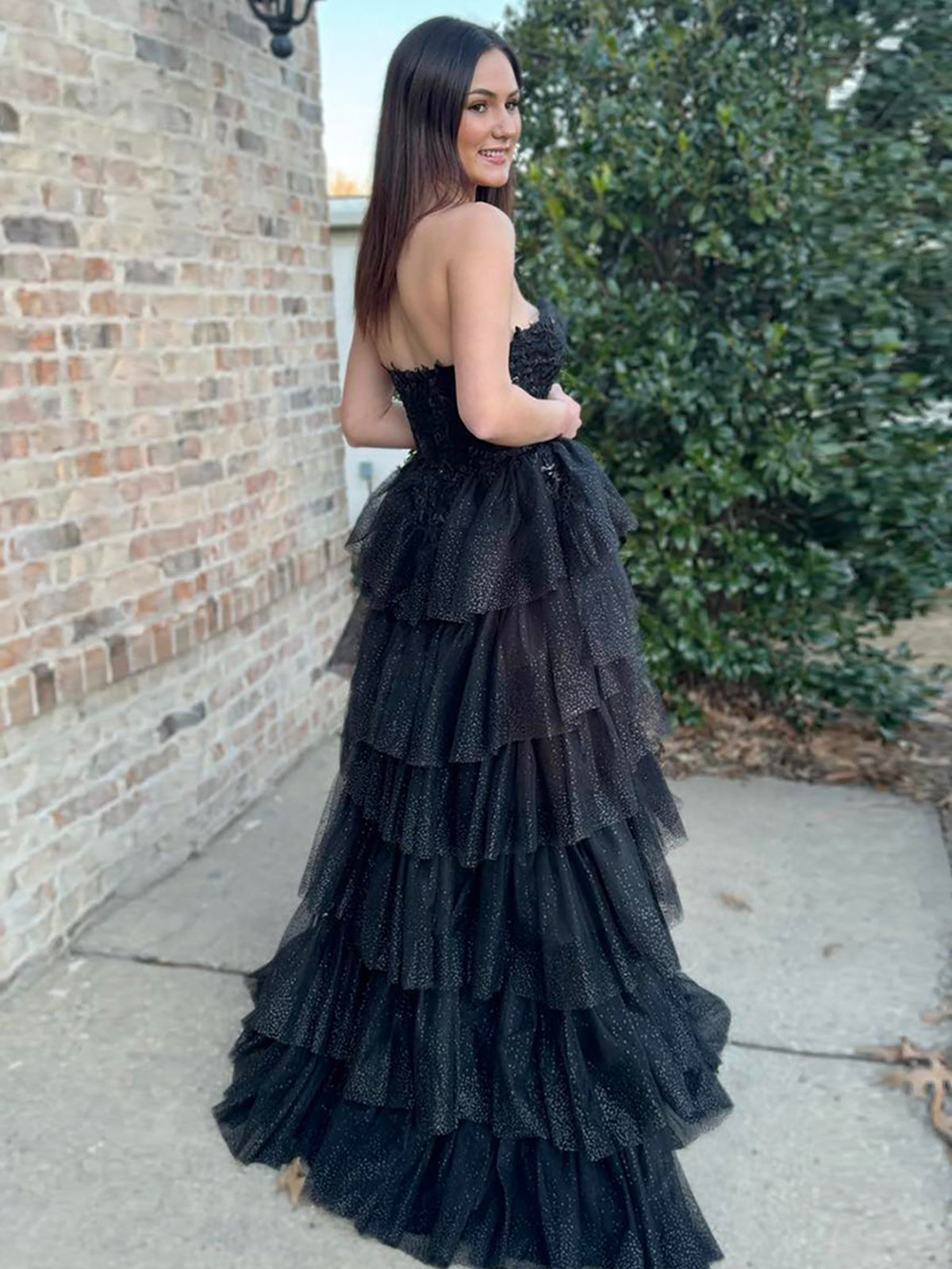Vina | Vestido de fiesta negro sin tirantes, corte A, de tul y apliques