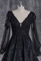 Vestidos de novia vintage negros de corte A con escote en V y mangas largas
