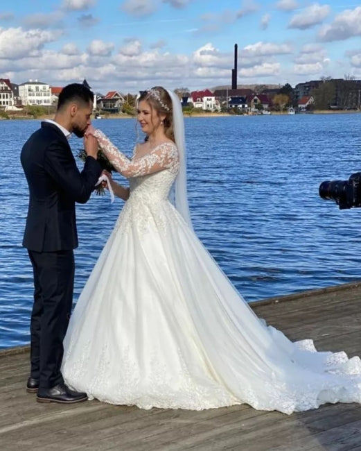 Vintage A-line Lace Wedding Dresses With Sleeves