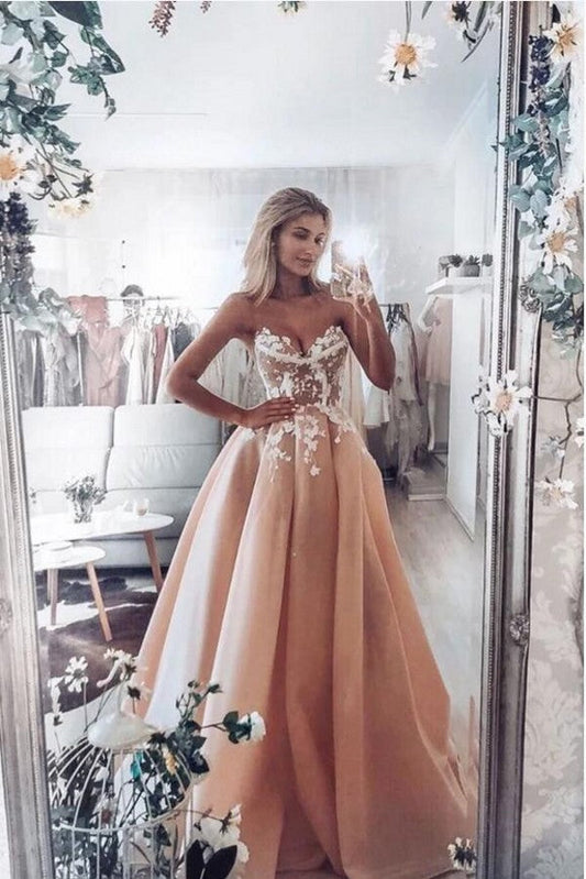 Vintage A-line Sweetheart Ruffles Long Prom Dress with Appliques Lace