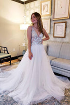 Vestido de novia vintage de tul con escote en V y espalda abierta