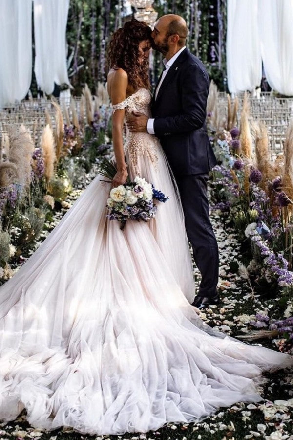 Vestido de novia vintage largo de tul con encaje y hombros descubiertos