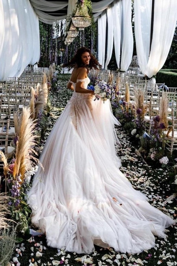 Vestido de novia vintage largo de tul con encaje y hombros descubiertos