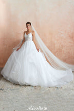 Weißes Ballkleid-Brautkleid mit Kapellenschleppe, durchsichtige Spaghettiträger und Schnürung zum Verkauf