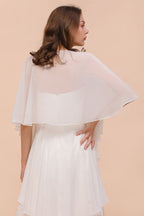 Vestido de dama de honor blanco hasta la rodilla de dos capas para invitada de boda con capas
