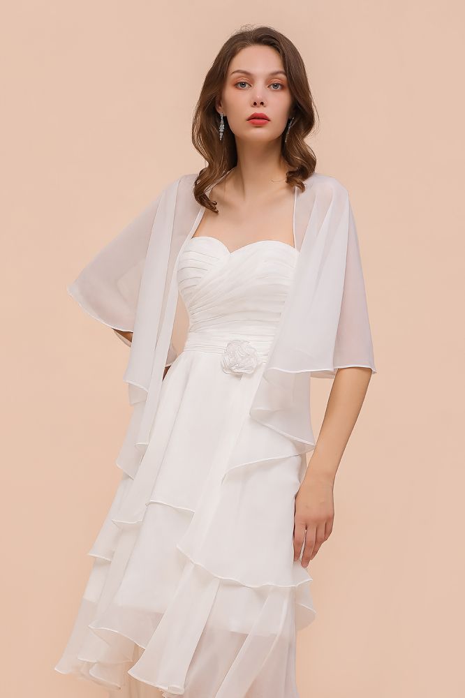 Vestido de dama de honor blanco hasta la rodilla de dos capas para invitada de boda con capas