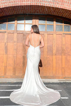 Weißes langes Meerjungfrau-Brautkleid mit Spaghettiträgern und Herzausschnitt und offenem Rücken aus Satin