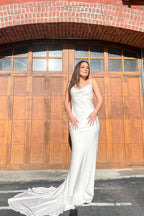 Weißes langes Meerjungfrau-Brautkleid mit Spaghettiträgern und Herzausschnitt und offenem Rücken aus Satin
