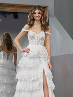 Vestido de fiesta de princesa blanco con hombros descubiertos, corsé blanco y volantes de encaje