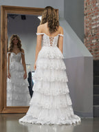Vestido de fiesta de princesa blanco con hombros descubiertos, corsé blanco y volantes de encaje