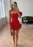 Ireka | Vestido de fiesta blanco ajustado, sin tirantes y con volantes