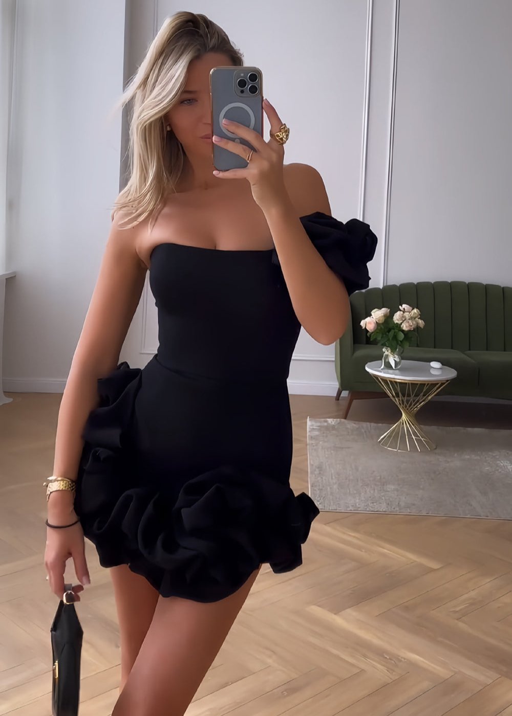Ireka | Vestido de fiesta blanco ajustado, sin tirantes y con volantes