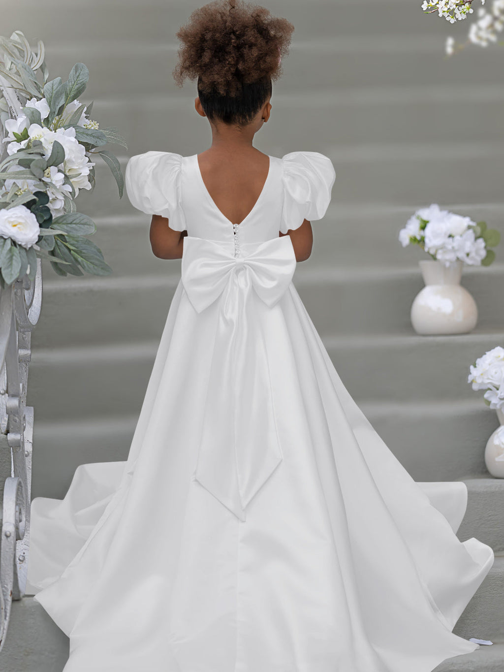 Vestido para niña de las flores con cola larga, mangas abullonadas, lazo en la espalda y botones