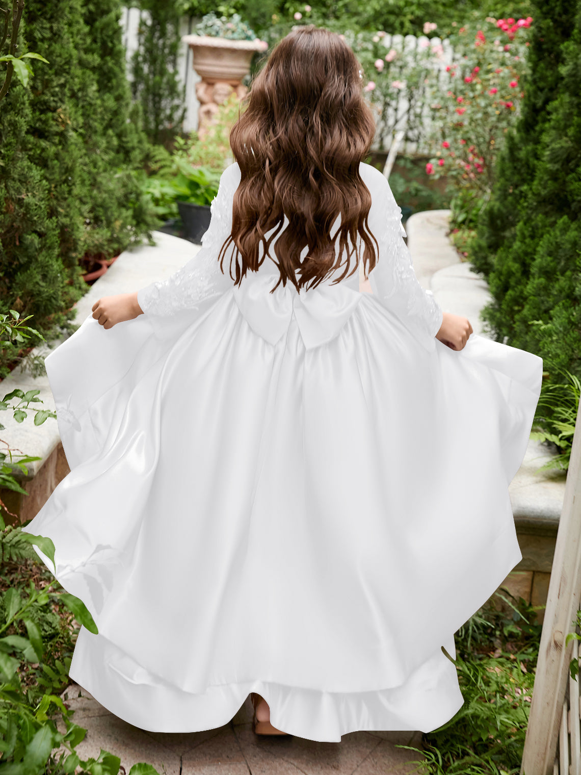 Asymmetrisches Blumenmädchenkleid aus Satin in A-Linie 