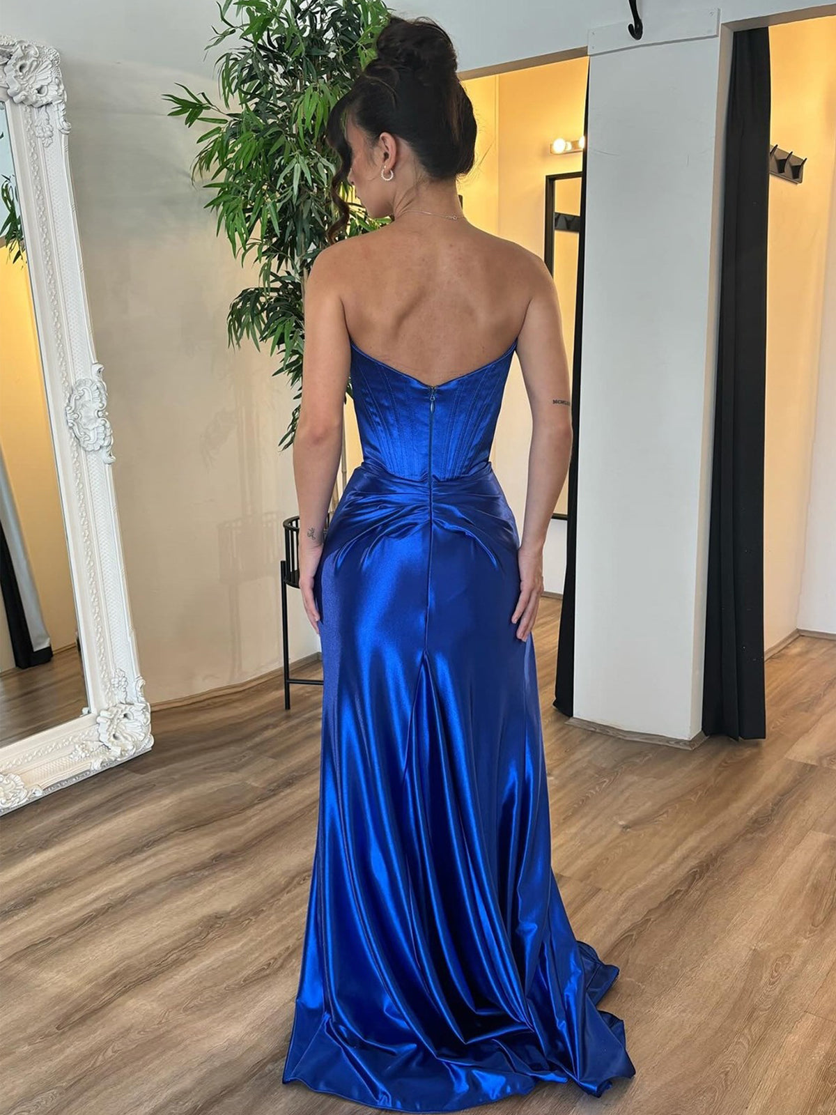Willa | Vestido de fiesta de sirena de satén azul real sin tirantes y con abertura