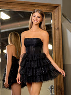 Evita | Vestido de fiesta negro de corte A, sin tirantes y con capas