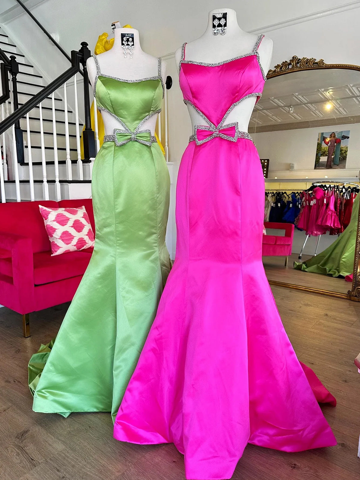 Windsor | Vestido de fiesta largo de sirena con escote redondo, cuentas y lazo