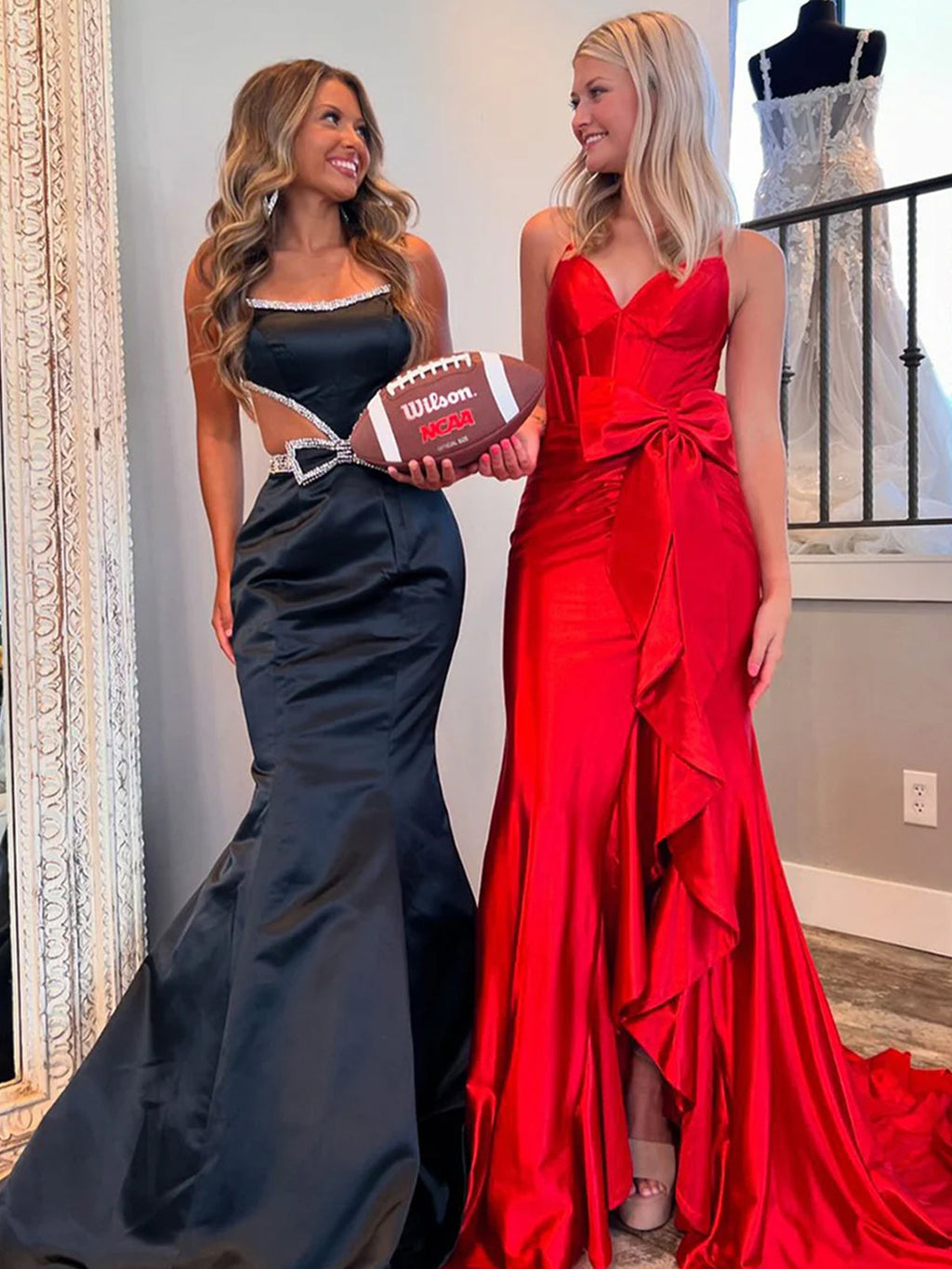 Windsor | Vestido de fiesta largo de sirena con escote redondo, cuentas y lazo