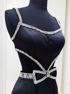 Windsor | Vestido de fiesta largo de sirena con escote redondo, cuentas y lazo