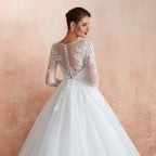Wunderschönes langes A-Linien-Brautkleid aus Tüll mit Applikationen und Ärmeln
